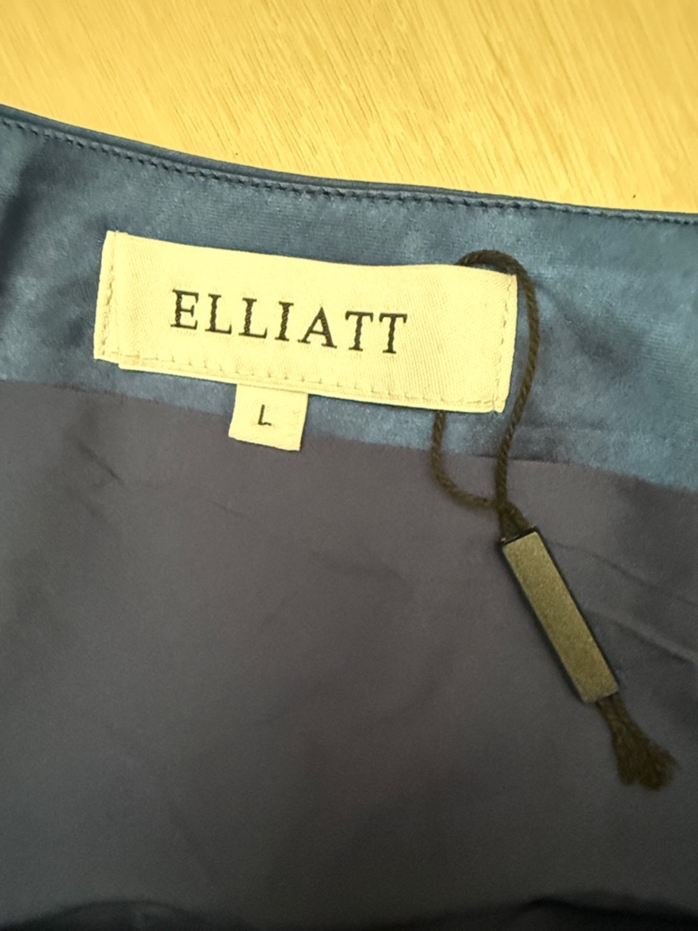 Elliatt Satin Cassini Sapphire Blue Ruched One-Shoulder Midi Dress - Picture 3 of 9